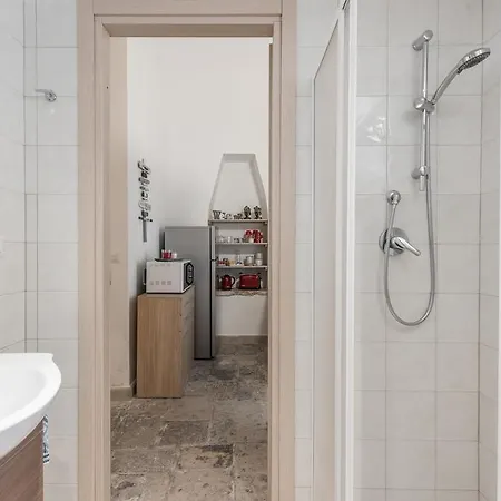 Stone M8 City Center Апартаменты Бари